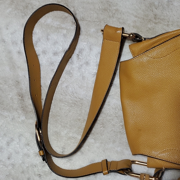 Vince Camuto Caramel Tal Crossbody Leather Saddle Purse w Horseshoe Hardware - Picture 4 of 11